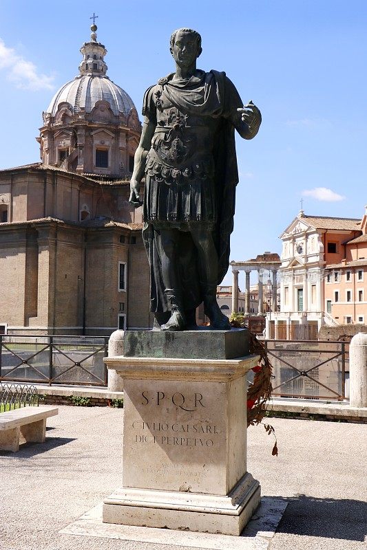 凯撒大帝的雕像