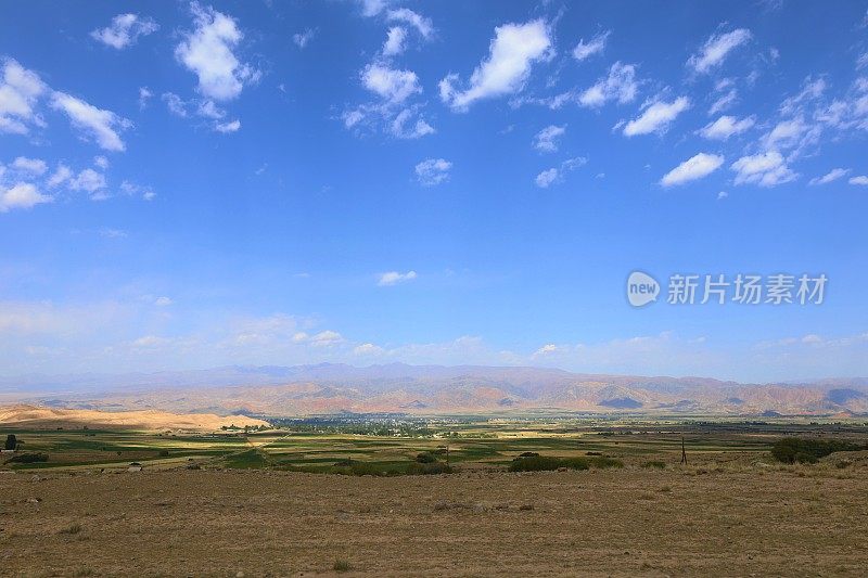 吉尔吉斯斯坦天山的Kochkor山谷景色