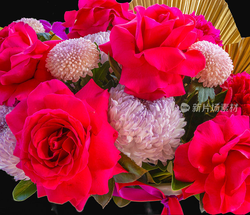 澳大利亚新南威尔士州悉尼，花瓶里一束鲜花的堆叠照片。锐利的颜色和几乎每一片花瓣的焦点