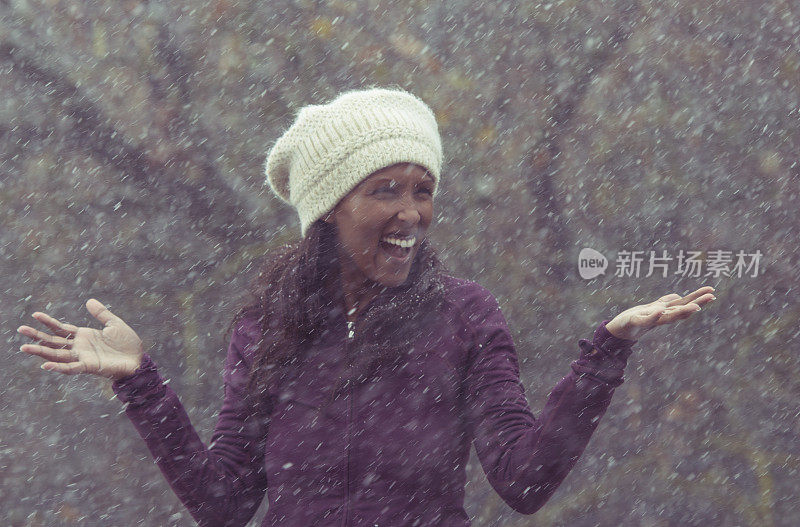 冬天即将来临。享受第一场雪。