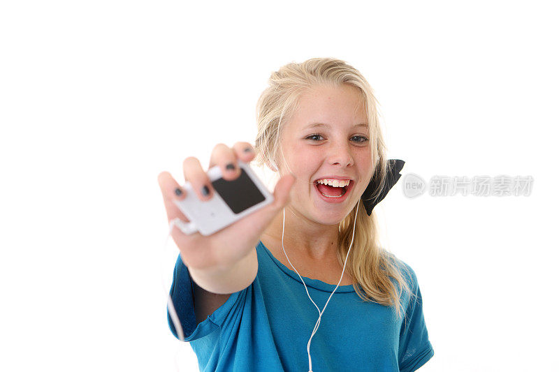 金发女孩和MP3播放器