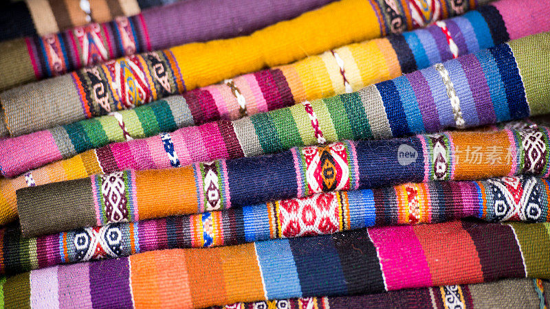 彩色折叠安第斯编织羊毛纺织品