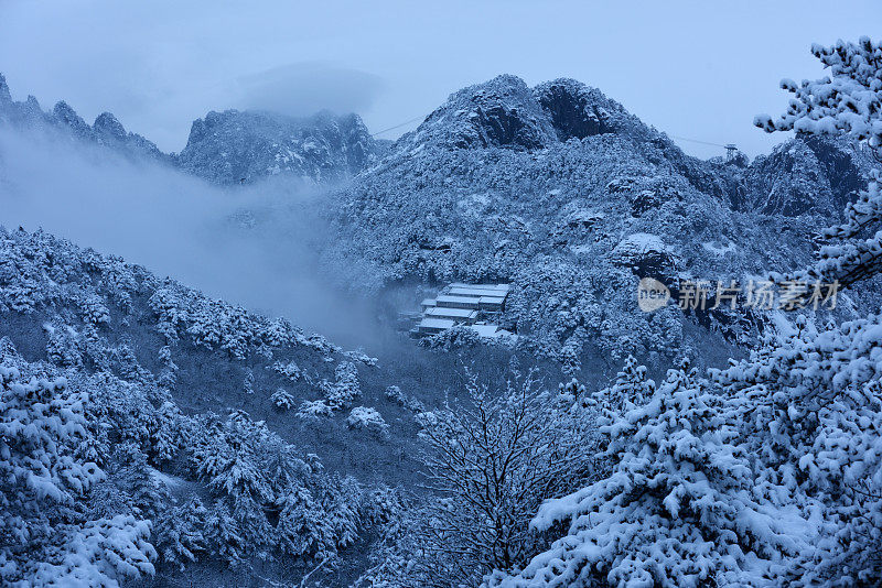 受中国黄山极地涡旋影响