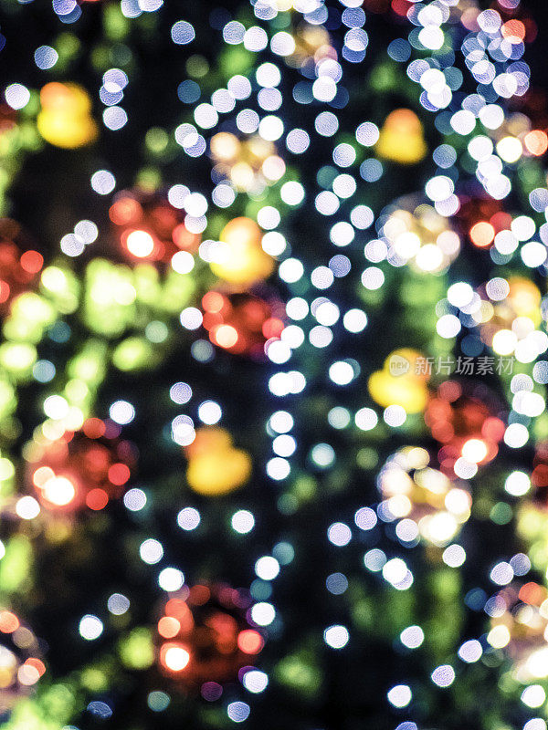 圣诞树的散焦灯
