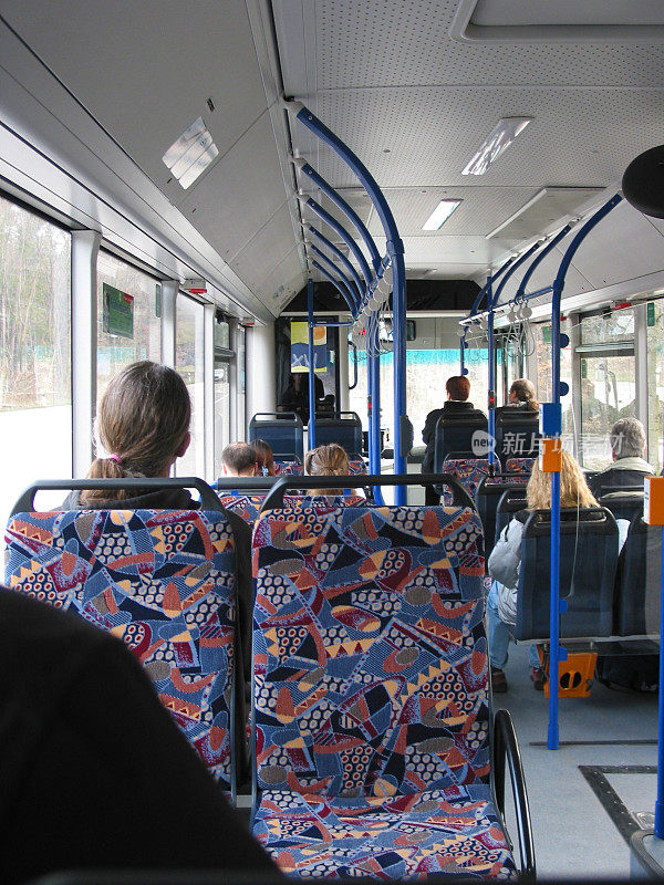 现代公共汽车