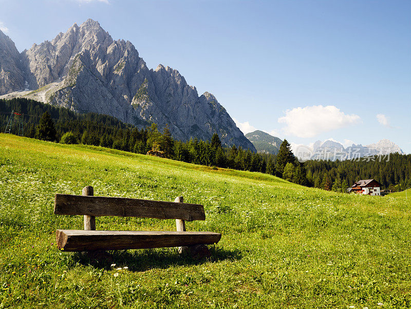 Dolomiti。彩色图像