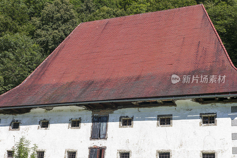 德国帕绍的古老历史建筑，高屋顶瓦片