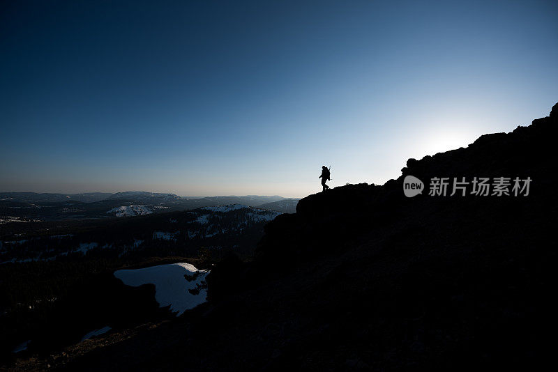 登山者回家