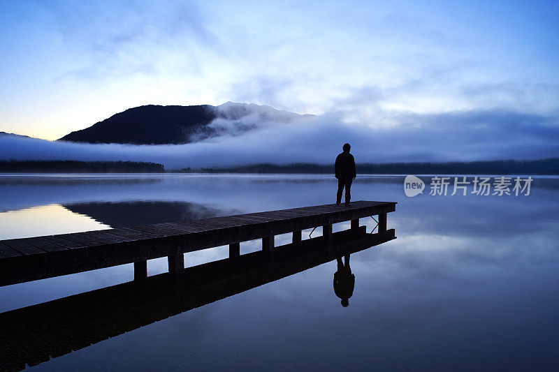 沉思卡尼埃湖