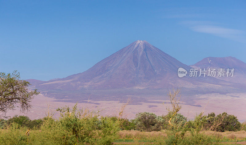 智利阿塔卡马沙漠里坎卡武尔火山