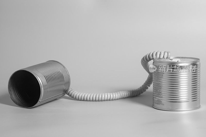 锡罐电话。通信的概念。