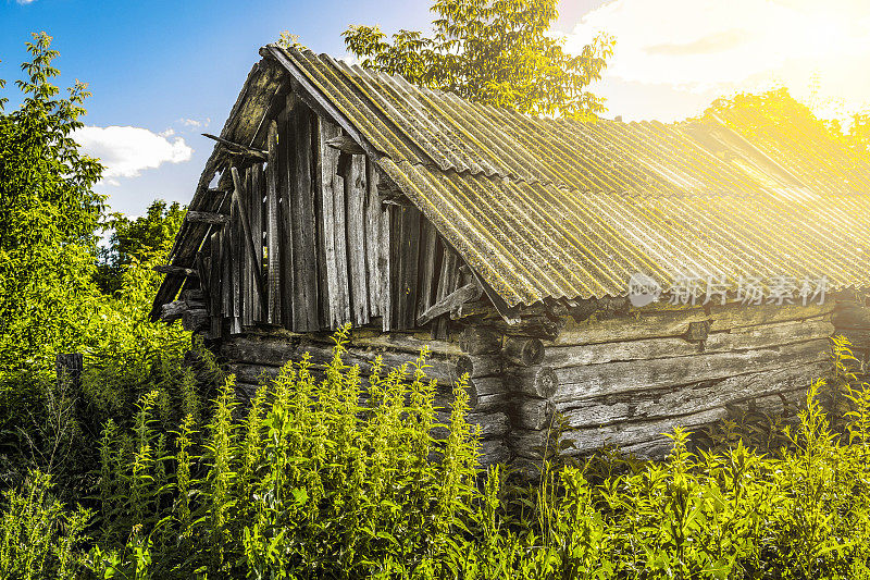 木制废弃的小屋