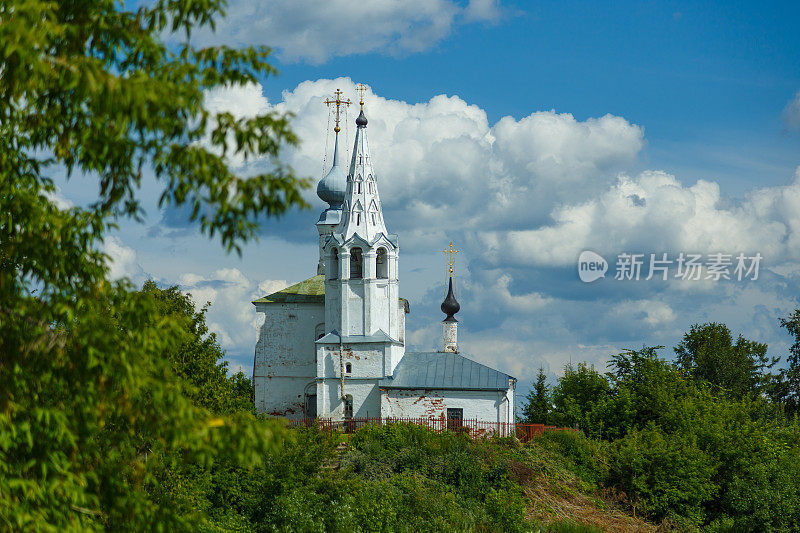 俄罗斯苏兹达尔的科斯马斯和达米安教堂和钟楼