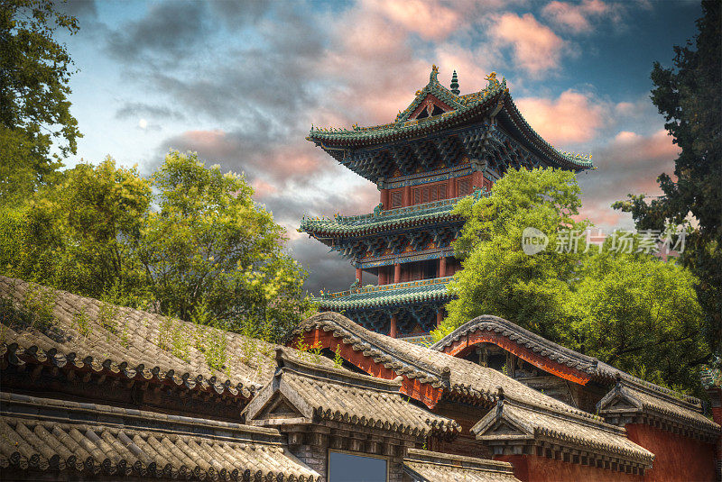 少林是中国中部的一座佛教寺院。