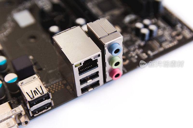 局域网插座rj45和音频输出插座在计算机主板上隔离的白色背景
