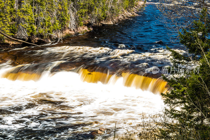 大瀑布，理查德·斯奎尔斯爵士纪念省公园，加拿大纽芬兰