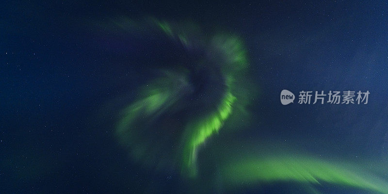 北极光，北极光在挪威北部罗浮敦群岛上空