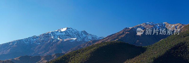 全景的高阿特拉斯山在摩洛哥