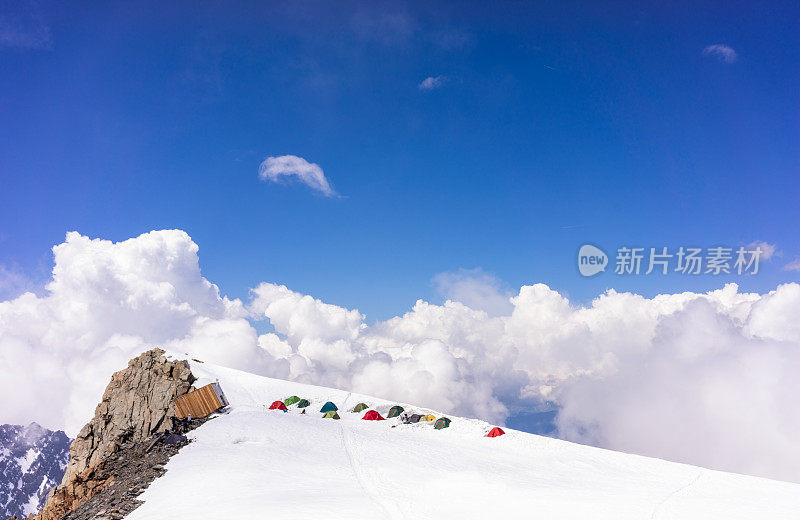 在勃朗峰上的露营地