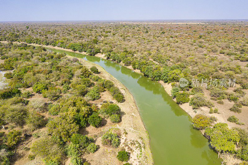 乍得Zakouma国家公园萨拉马特河的鸟瞰图