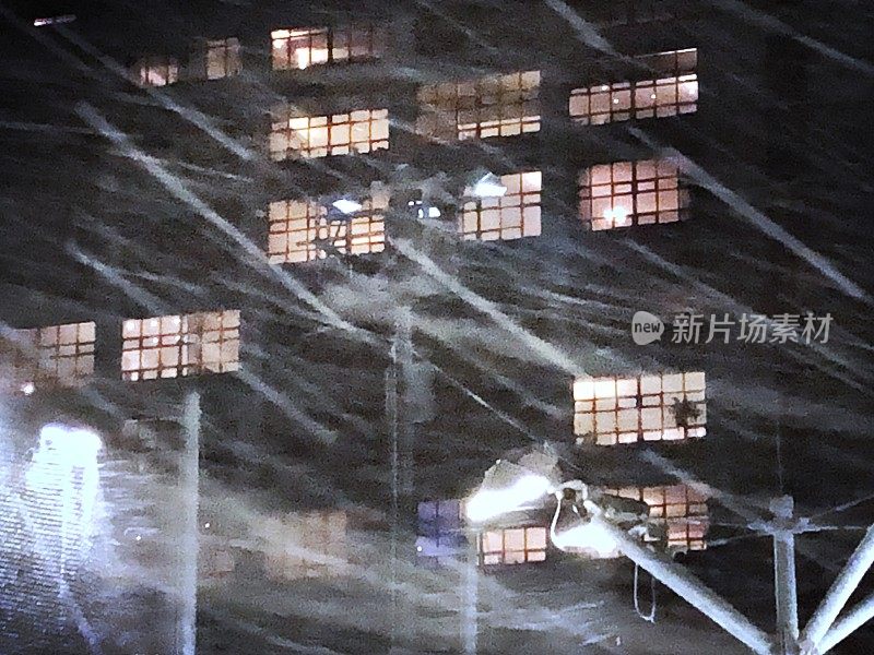 夜间暴雪