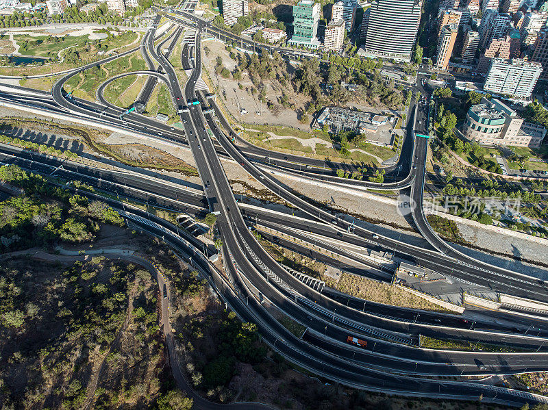 智利圣地亚哥高速公路十字路口