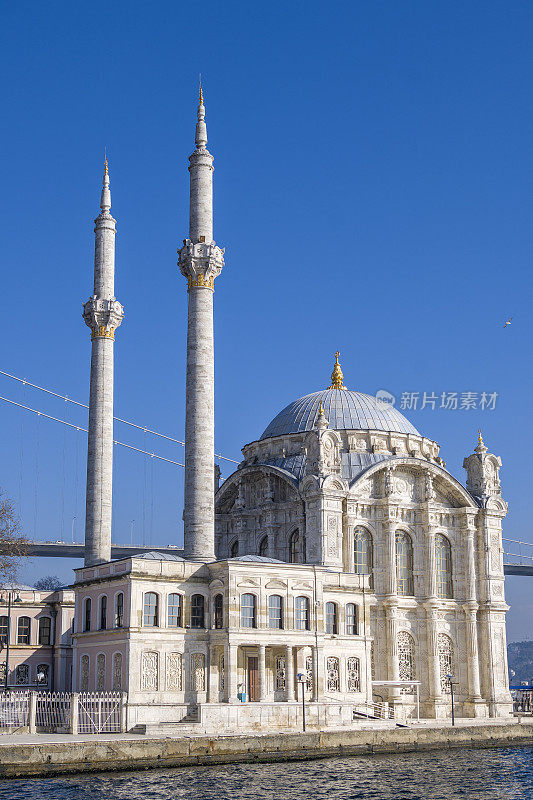 奥塔科伊清真寺到贝西克塔斯，美丽的城市是İstanbul，土耳其