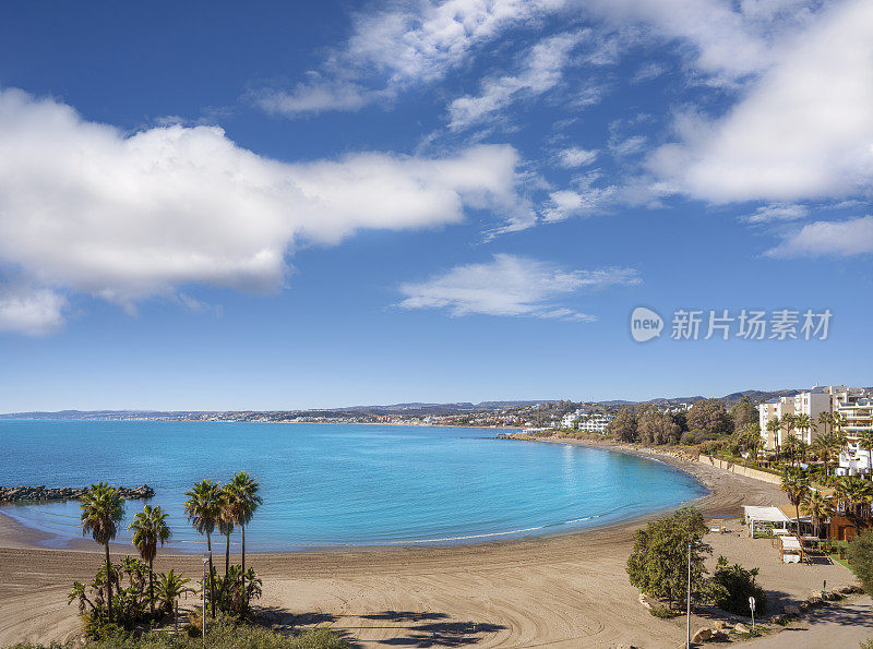 太阳海岸的埃斯特波纳海滩