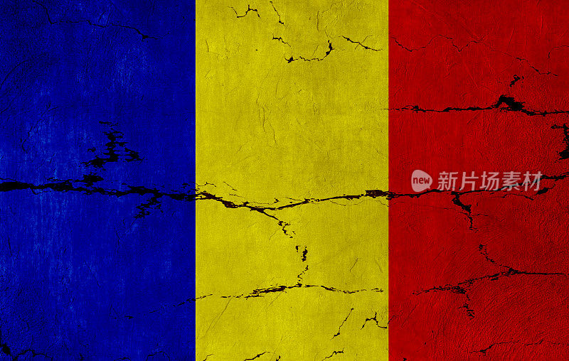 裂缝墙上的罗马尼亚国旗