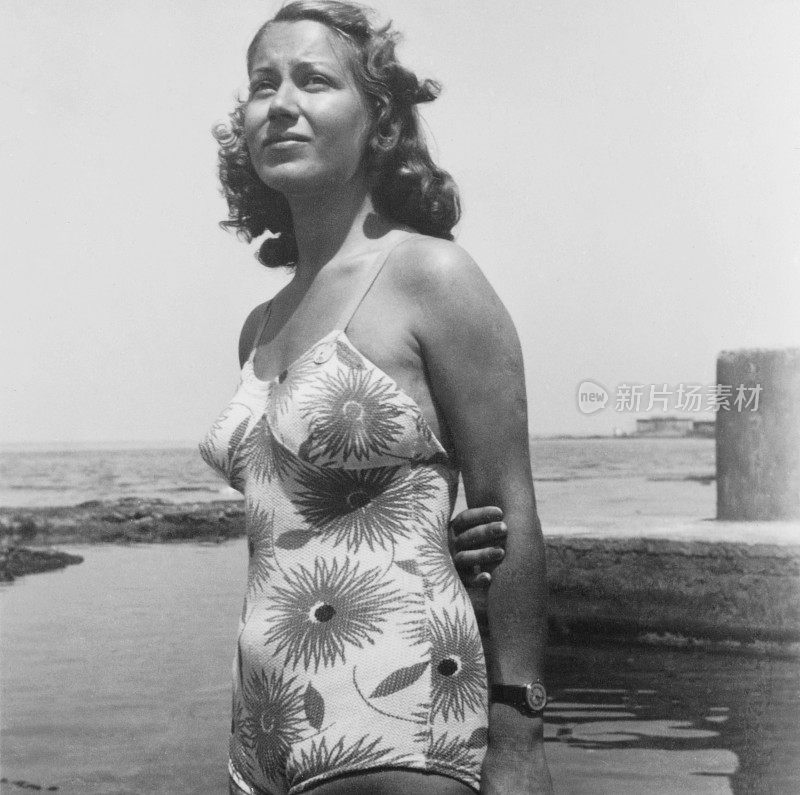 《美丽的年轻女子》1938年。