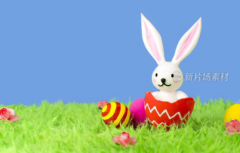 复活节彩蛋中的小兔子