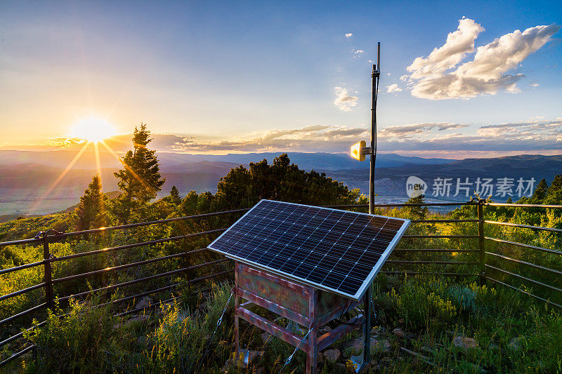 山上的太阳能气象站科学仪器