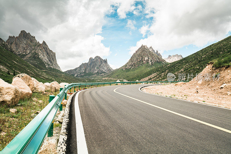 中国连宝业泽的山路