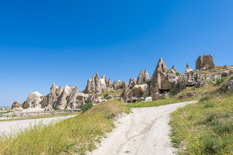 卡帕多西亚地下城里面有岩石、石柱古城。土耳其卡帕多西亚戈雷姆山脉的美景