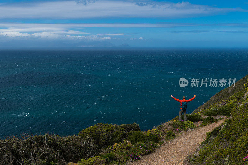 在南非开普敦附近美丽的海角岬徒步旅行