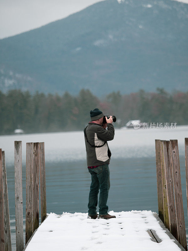 摄影师，山湖背景