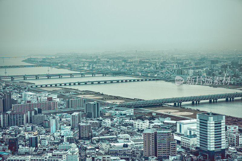 日本大阪市佑渡河上的桥梁