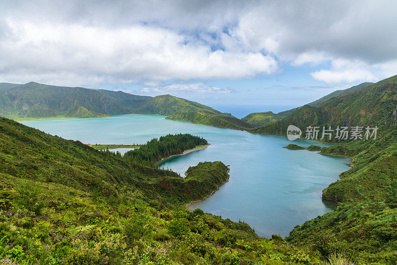 亚述尔群岛-火湖泻湖