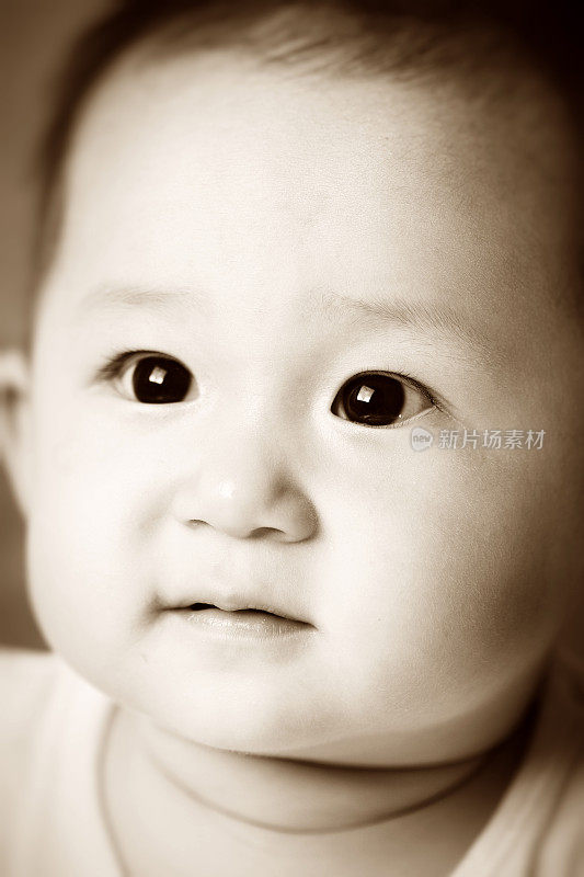 可爱的亚洲婴儿微笑脸近距离