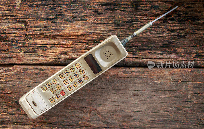 木制的老式手机
