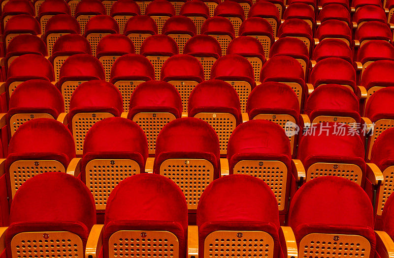 电影院空的红色座位
