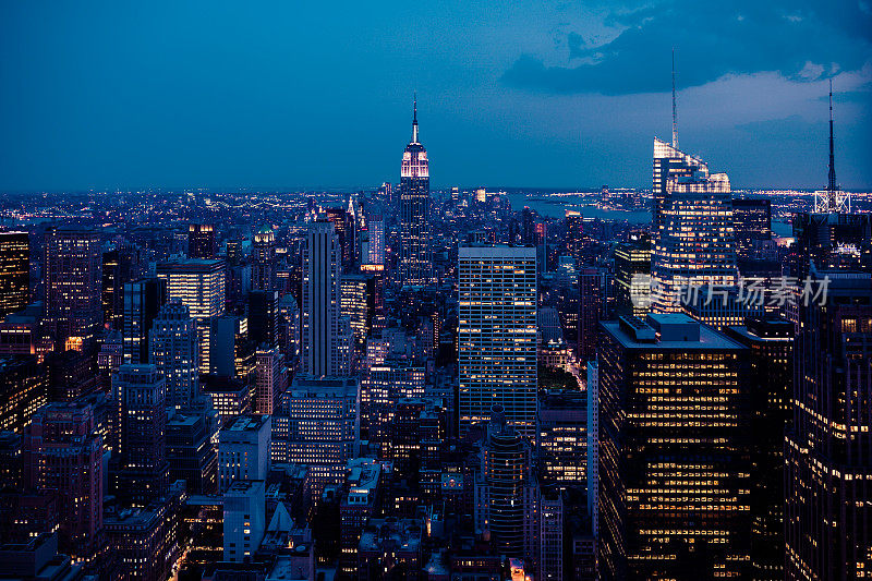 纽约市曼哈顿市中心昏暗的景色