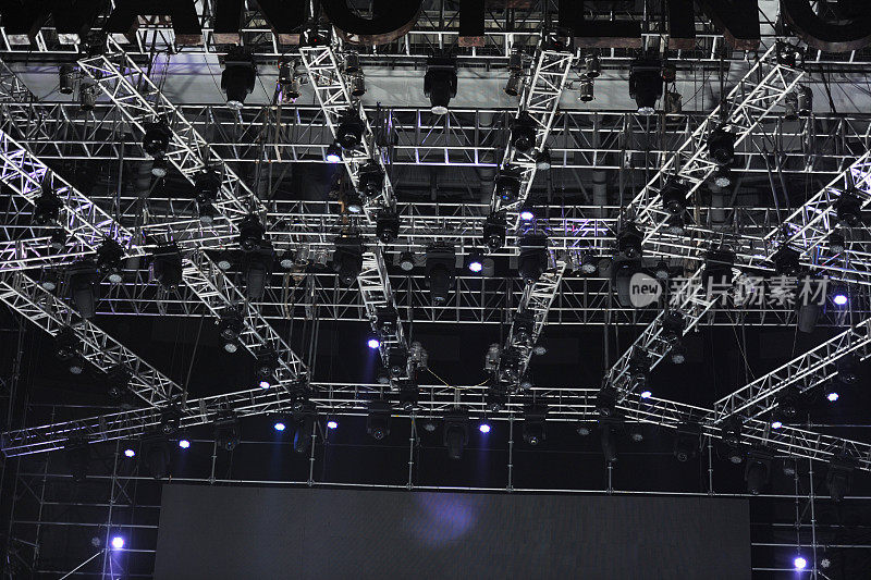 舞台吊顶结构及照明设备