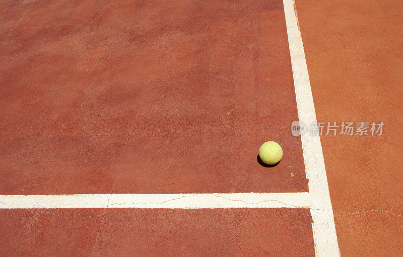 场上的网球