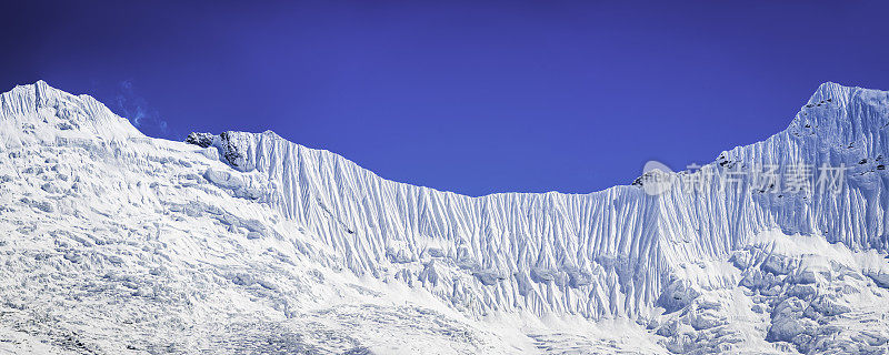 洁白的雪山背景清脆的冰川山峰全景