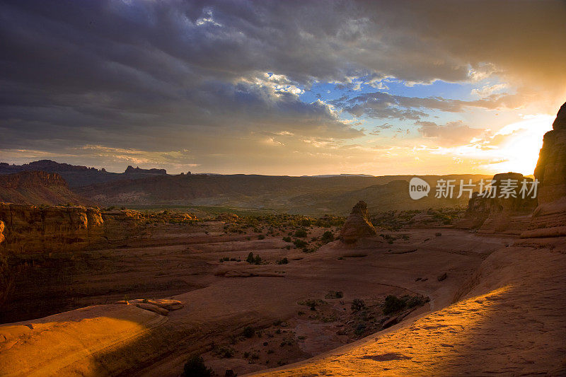 沙漠中的日落