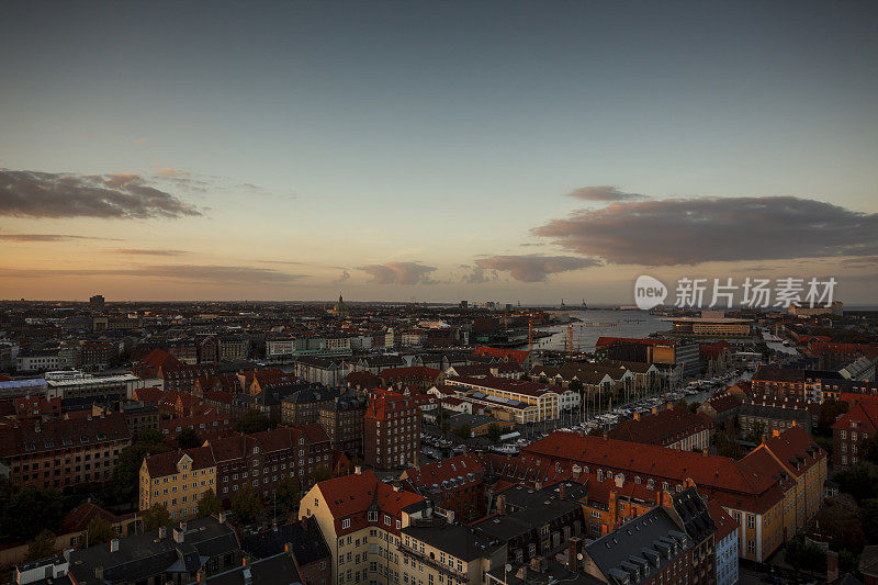 日落时分的哥本哈根天际线
