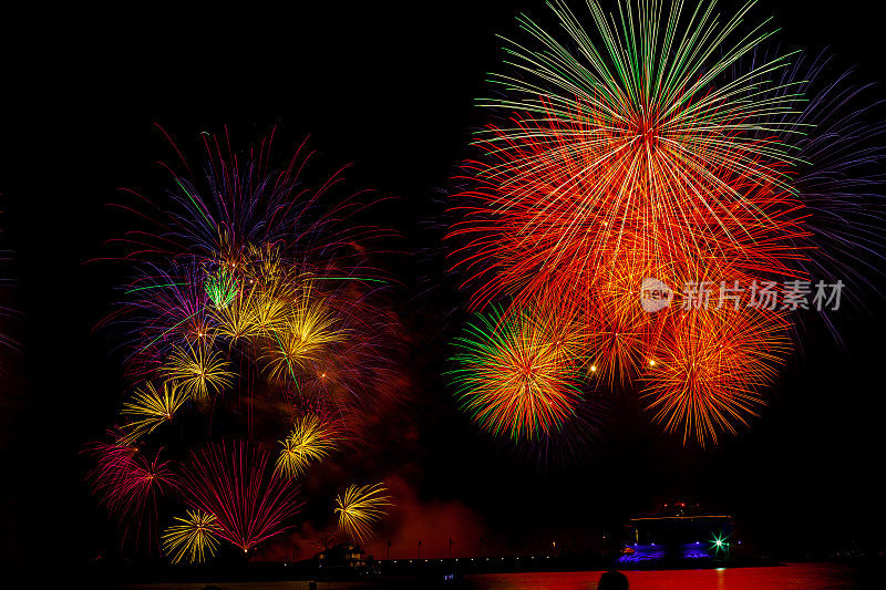庆祝的颜色，迪拜新年