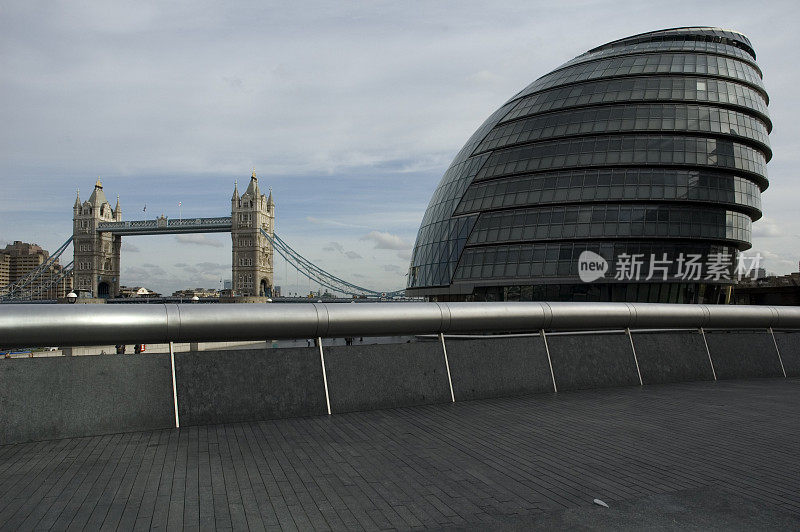 伦敦市政厅和塔桥