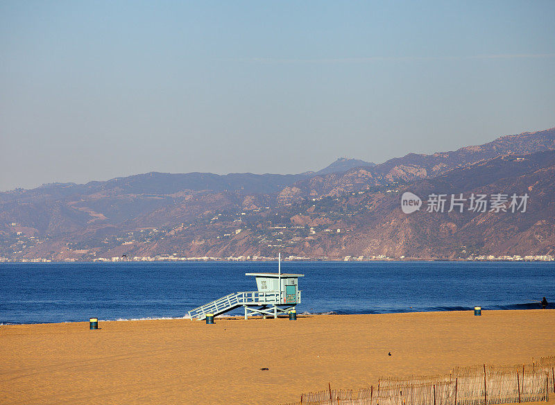 圣塔莫尼卡海滩和山脉